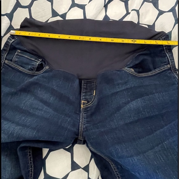🌈 3/$40 Old Navy Maternity jeans s8 regular fit - Picture 3 of 10